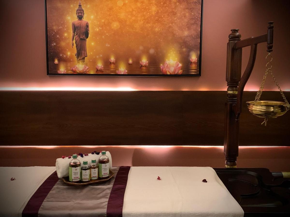 Retrieve Health & Wellness Hotel Kochi Buitenkant foto