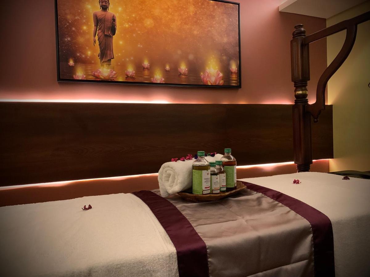 Retrieve Health & Wellness Hotel Kochi Buitenkant foto