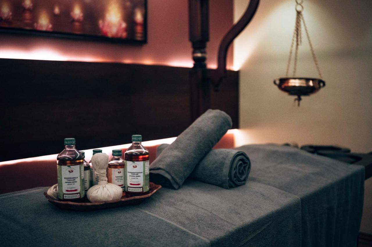 Retrieve Health & Wellness Hotel Kochi Buitenkant foto